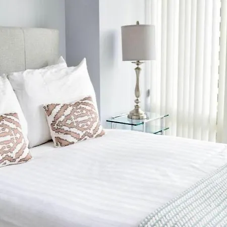 Hanza Tower White 23 & Pool Daire