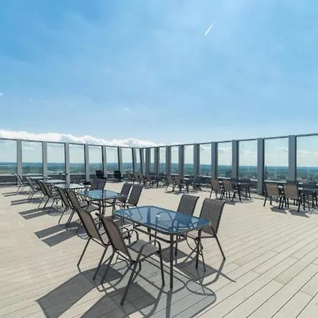 Hanza Tower White 23 & Pool